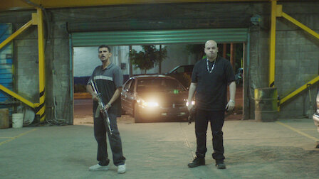 Ver Um microfone e uma arma na mão. Episódio 3 da Temporada 1.